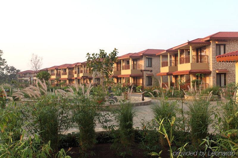 The Fern Gir Forest Resort, Sasan Gir - A Fern Crown Collection Resort Екстериор снимка